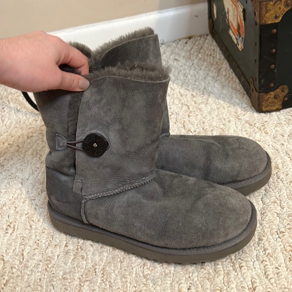 UGG Bailey Button II Gray, Size: W10